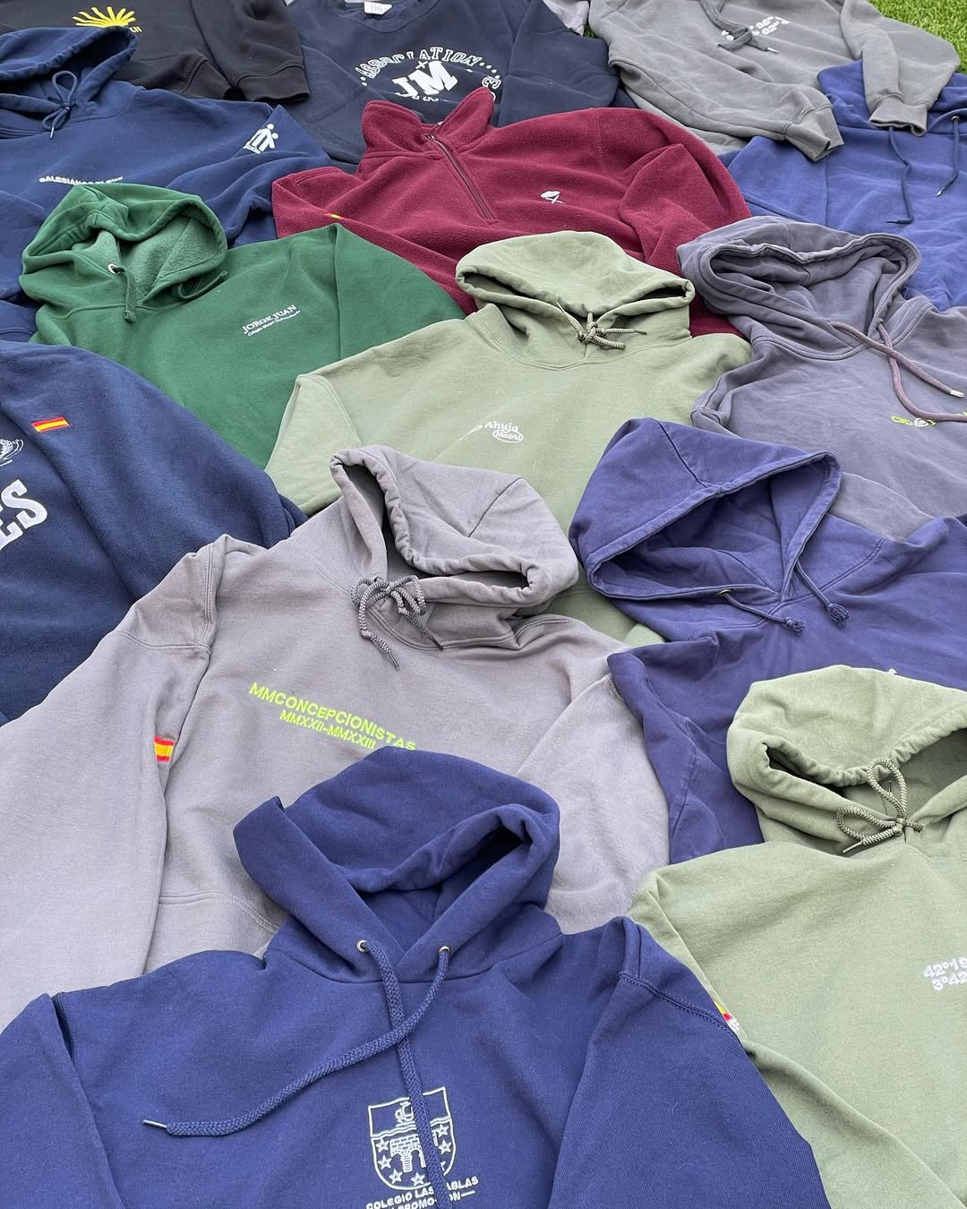 Sudaderas diseñadas para clegios y graduacion